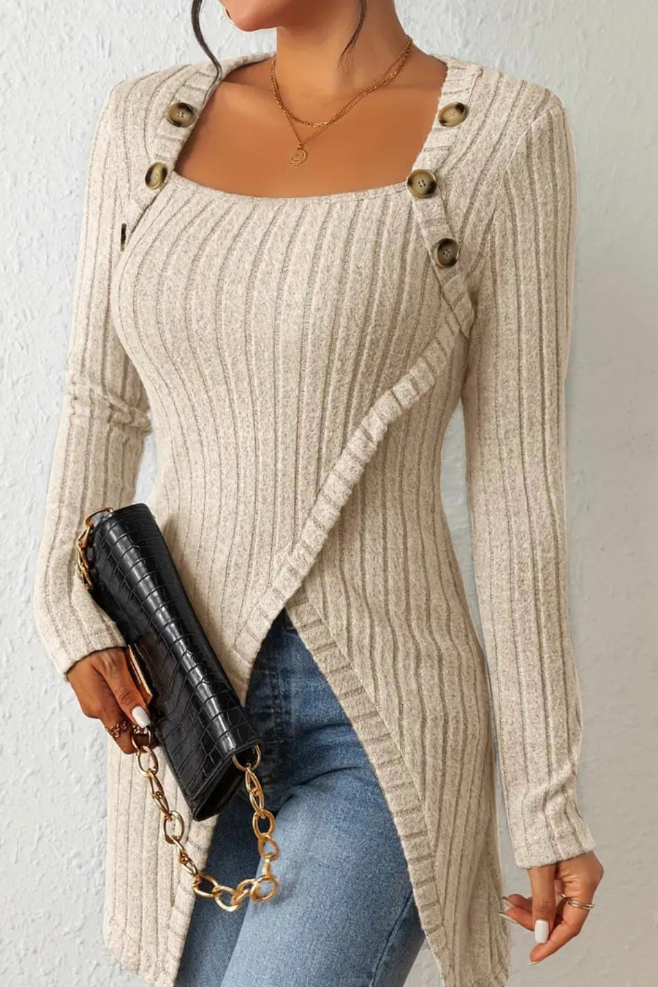 JULIA - ASYMMETRIC TOP WITH BUTTONS AND RIBBED STRUCTURE