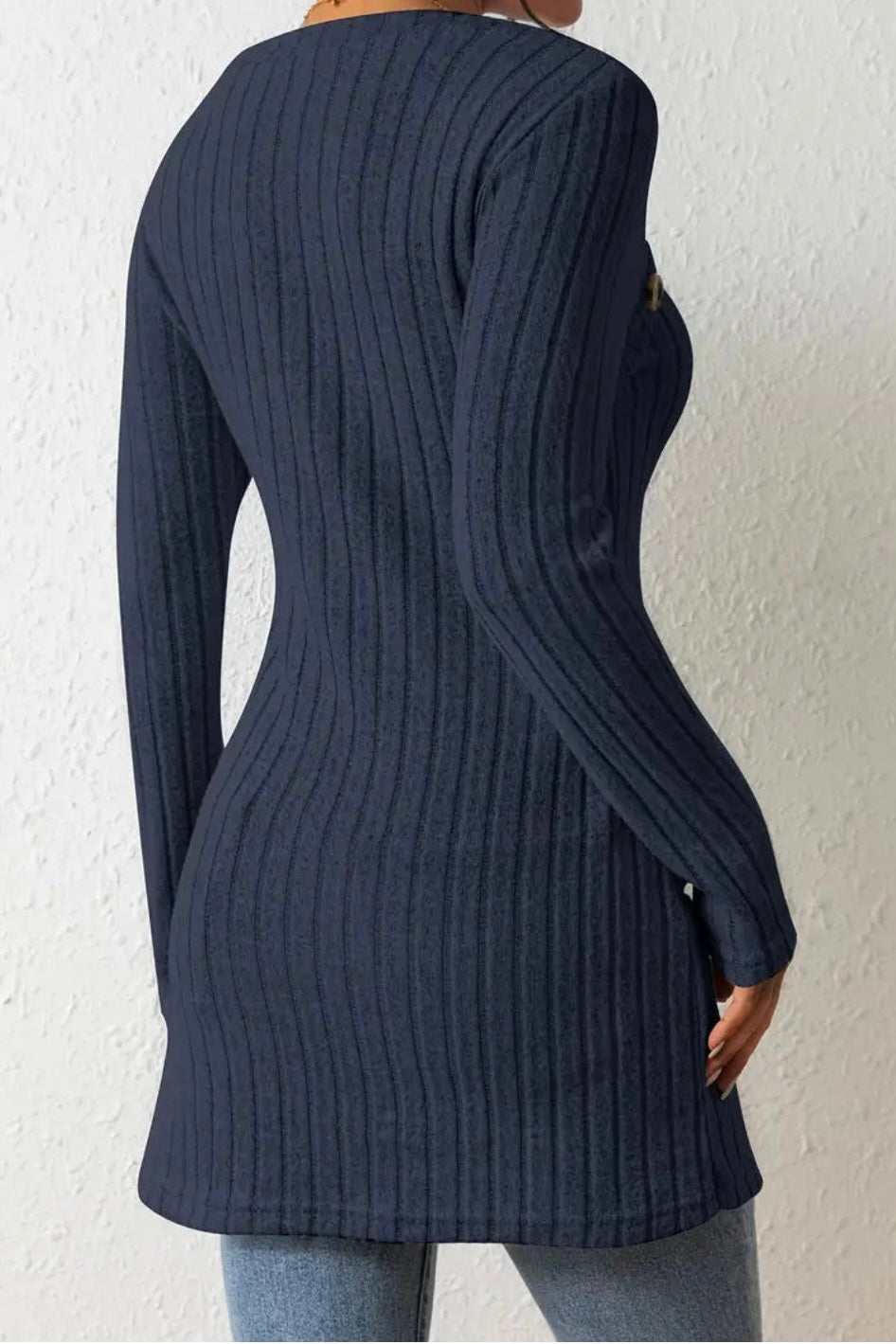 JULIA - ASYMMETRIC TOP WITH BUTTONS AND RIBBED STRUCTURE