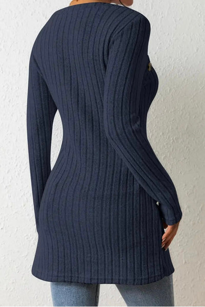 JULIA - ASYMMETRIC TOP WITH BUTTONS AND RIBBED STRUCTURE