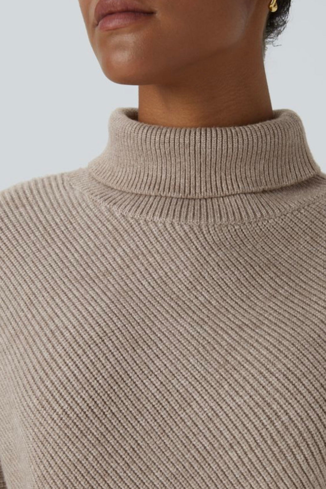 AMAYA™ – ASYMMETRICAL TURTLENECK SWEATER
