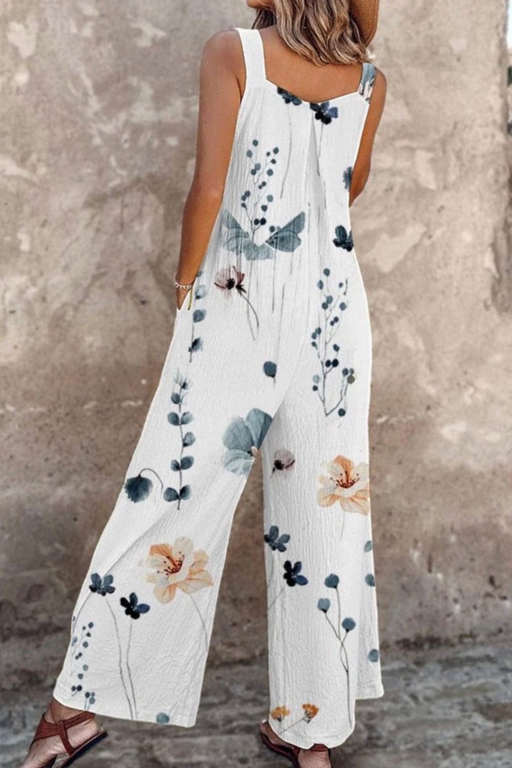 ELIRA | FLORAL JUMPSUIT WITH CHARM
